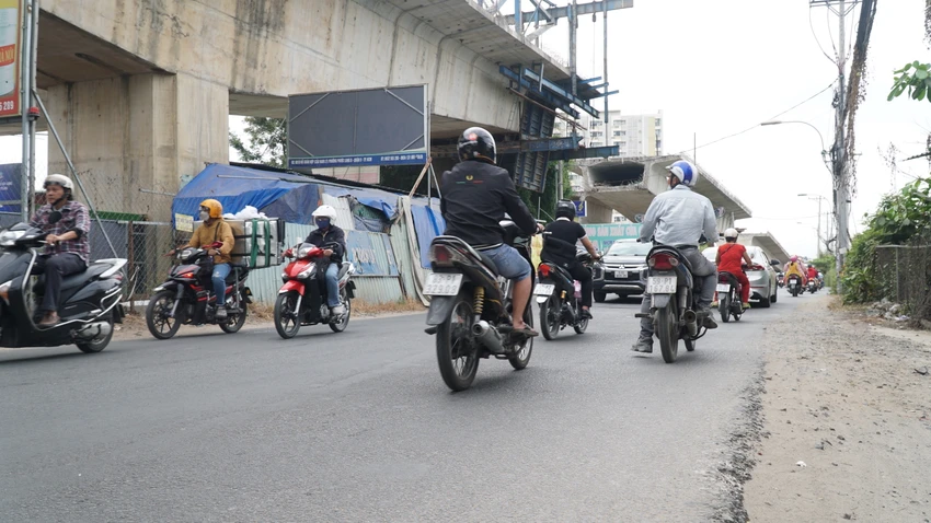Khu vực cầu Nam Lý đang được đẩy nhanh tiến độ thi công. Ảnh: ĐÀO TRANG