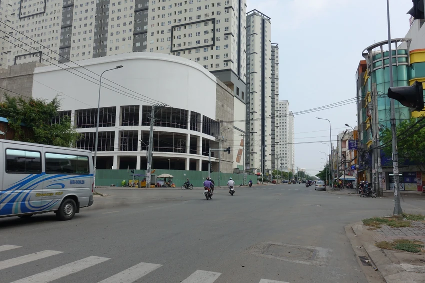 Tại đoạn đã được thi công, các phương tiện đi lại thông thoáng Tại đoạn đã được thi công, các phương tiện đi lại thông thoáng