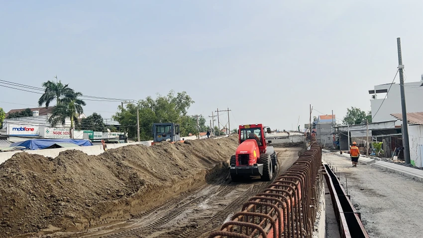 Hiện nay, 100% hộ dân đã bàn giao mặt bằng, dự kiến dự án sẽ hoàn thành vào dịp 2-9. Ảnh: ĐÀO TRANG