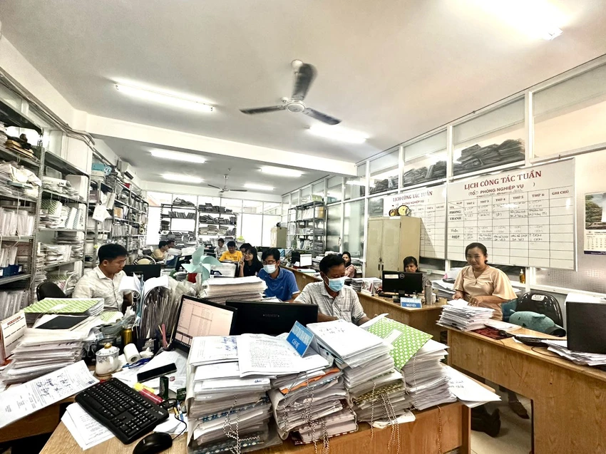 Huyện Bình Chánh cũng tiếp tục giải quyết hồ sơ, chi trả bồi thường cho người dân. Ảnh: CTV Huyện Bình Chánh cũng tiếp tục giải quyết hồ sơ, chi trả bồi thường cho người dân. Ảnh: CTV