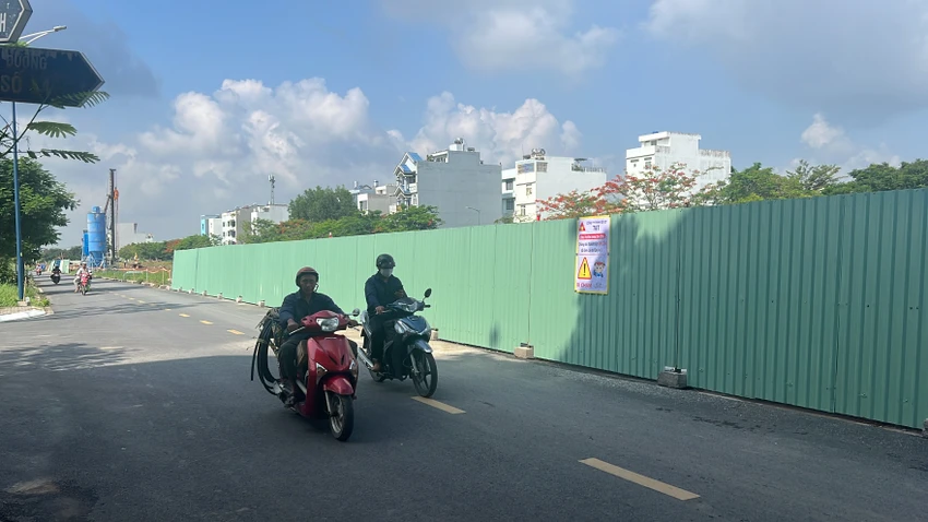Khu vực dự án Quốc lộ 50 đang triển khai thi công. Ảnh: ĐÀO TRANG Khu vực dự án Quốc lộ 50 đang triển khai thi công. Ảnh: ĐÀO TRANG