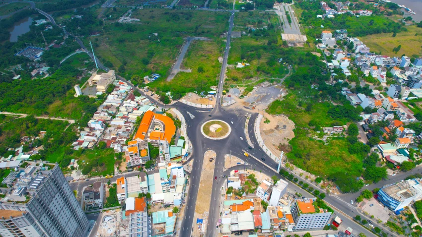 Ban Quản lý dự án Đầu tư xây dựng các công trình giao thông TP.HCM cho biết khu vực này sẽ có đường giao thông, đảo trung tâm và có hồ sen... Từ đó tạo thành điểm nhấn ở khu đô thị mới Thủ Thiêm. Ảnh: Nguyễn Tiến