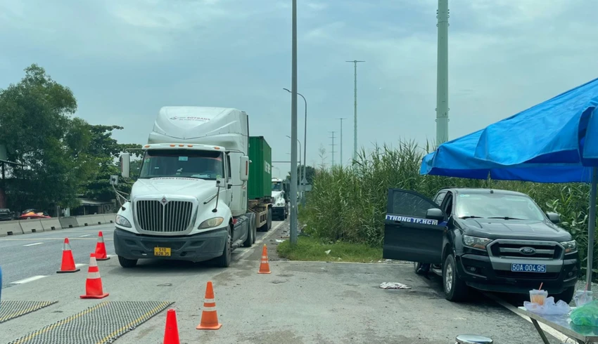 TP.HCM sẽ thí điểm xử phạt nguội xe quá tải trong 1 năm. Ảnh: ĐÀO TRANG TP.HCM sẽ thí điểm xử phạt nguội xe quá tải trong 1 năm. Ảnh: ĐÀO TRANG