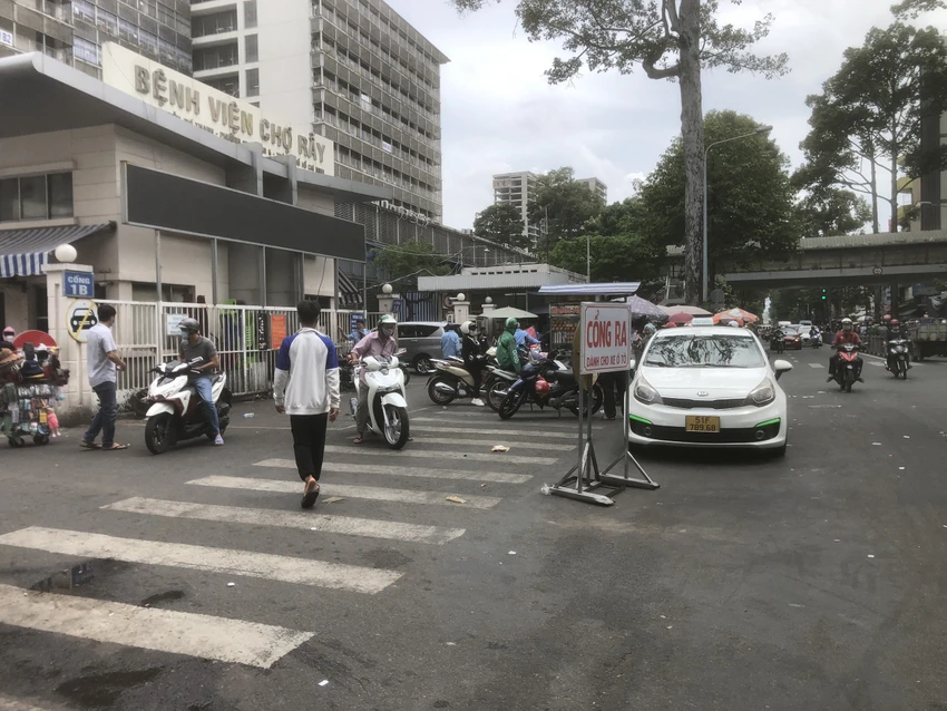 Hiện Sở GTVT đang chủ trì lấy ý kiến các địa phương liên quan về Đề án thu phí vỉa hè trên một số khu vực ở TP.
