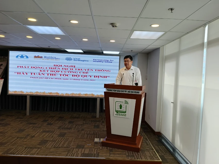 Ông Nguyễn Thành Lợi - Phó Trưởng ban chuyên trách Ban ATGT TP.HCM phát động chiến dịch. Ảnh: ĐÀO TRANG