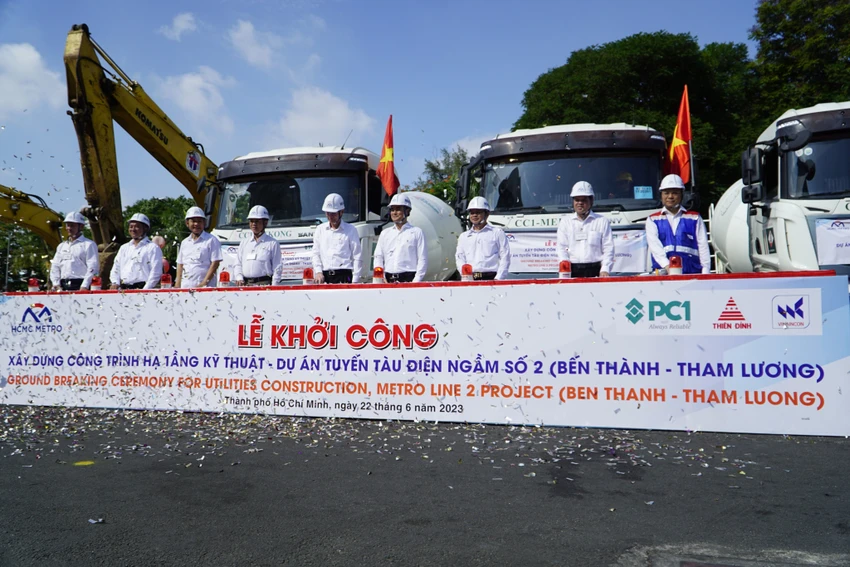 Gói thầu hạ tầng kỹ thuật - tuyến metro số 2 chính thức được khởi công. Gói thầu hạ tầng kỹ thuật - tuyến metro số 2 chính thức được khởi công.