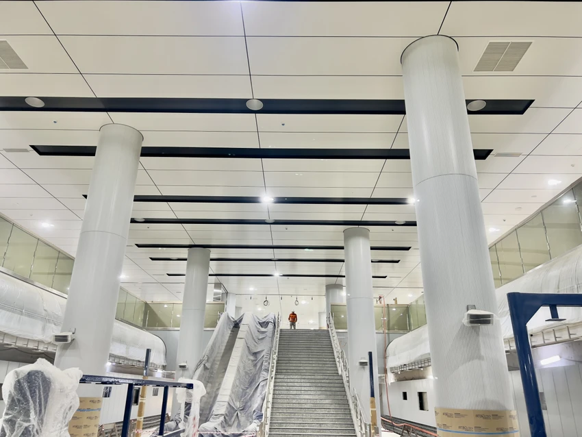 Hệ thống chiếu sáng, cơ điện đã và đang được lắp đặt. Ảnh: MAUR