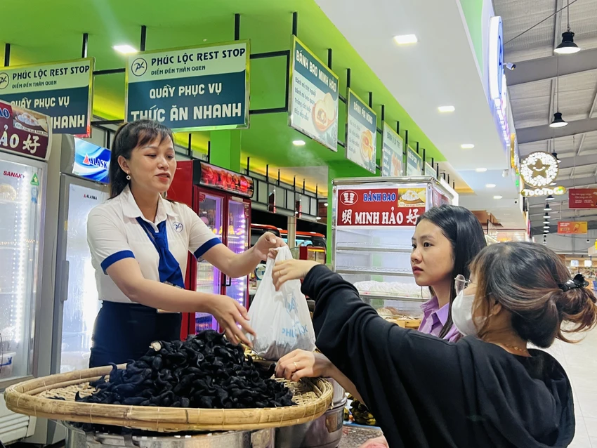 Hiện trạm dừng Phúc Lộc có thể đón từ 18.000 - 25.000 khách, cao điểm lên tới 35.000 - 45.000 khách. Ảnh ĐT