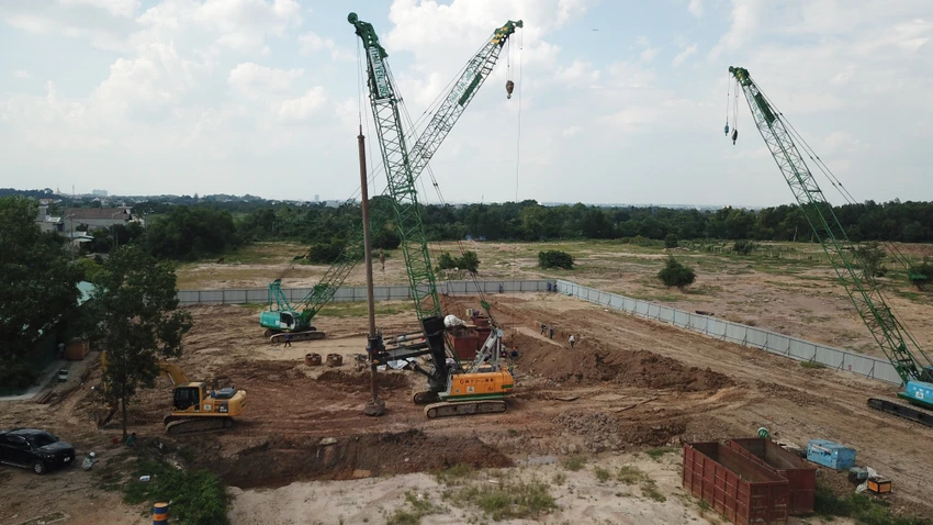 Các công việc chính bao gồm xử lý đất nền yếu, khoan cọc Các công việc chính bao gồm xử lý đất nền yếu, khoan cọc