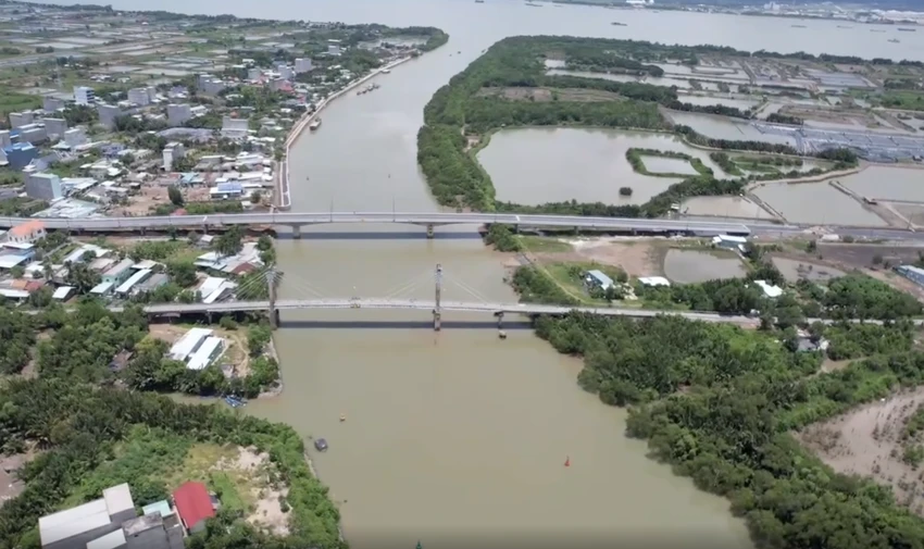 Cầu Vàm Sát 2 có chiều dài hơn 1 km, tổng mức đầu tư hơn 342 tỉ đồng, được khởi công từ năm 2018. Cầu nằm trên đường Lý Nhơn, cách mố cầu hiện hữu khoảng 600 m về phía đường Rừng Sác. Cầu Vàm Sát 2 có chiều dài hơn 1 km, tổng mức đầu tư hơn 342 tỉ đồng, được khởi công từ năm 2018. Cầu nằm trên đường Lý Nhơn, cách mố cầu hiện hữu khoảng 600 m về phía đường Rừng Sác.