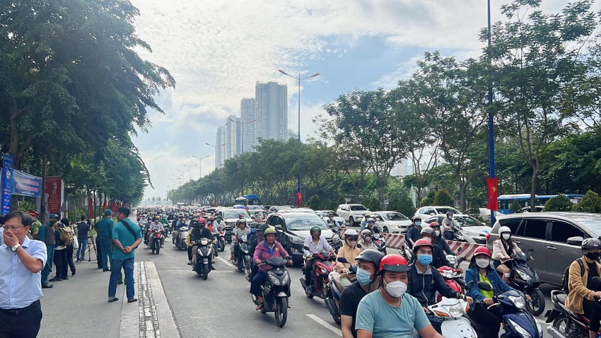 Sau khi đổi tên đã tạo thành trục đường Hà Nội - đường Võ Nguyên Giáp - Điện Biên Phủ vô cùng có ý nghĩa lịch sử. Ảnh: ĐÀO TRANG Sau khi đổi tên đã tạo thành trục đường Hà Nội - đường Võ Nguyên Giáp - Điện Biên Phủ vô cùng có ý nghĩa lịch sử. Ảnh: ĐÀO TRANG
