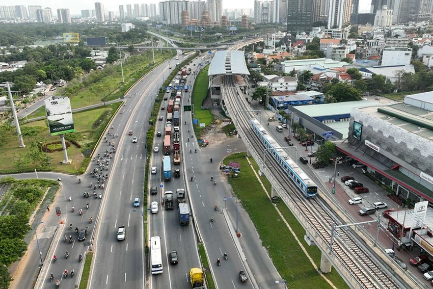 Di dời gần 200 cây xanh để làm metro số 1 Bến Thành - Suối Tiên