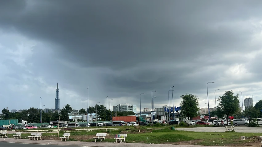 Các phương tiện xếp hàng để di chuyển vào cao tốc. Các phương tiện xếp hàng để di chuyển vào cao tốc.