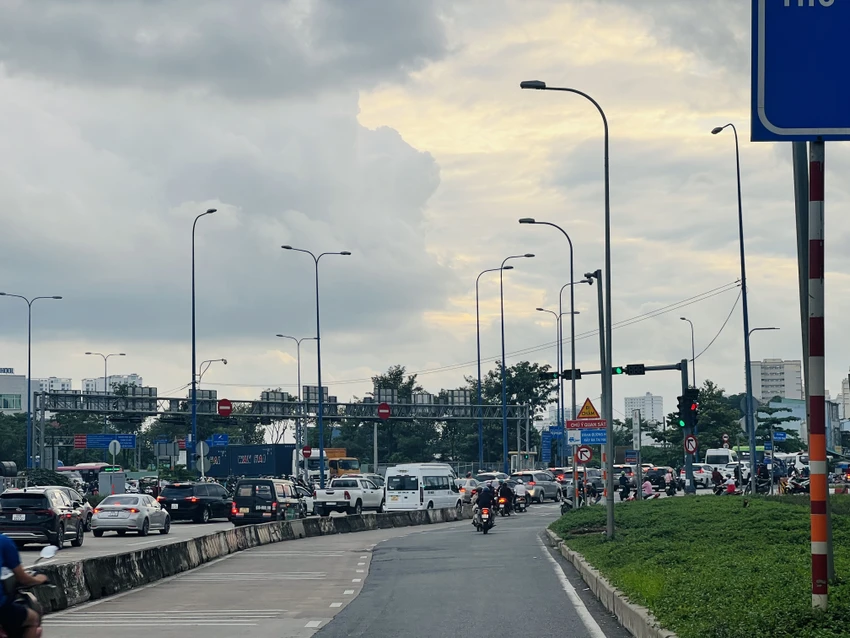 Tuyến đường từ cao tốc TP.HCM - Long Thành - Dầu Giây về nút giao An Phú. Tuyến đường từ cao tốc TP.HCM - Long Thành - Dầu Giây về nút giao An Phú.