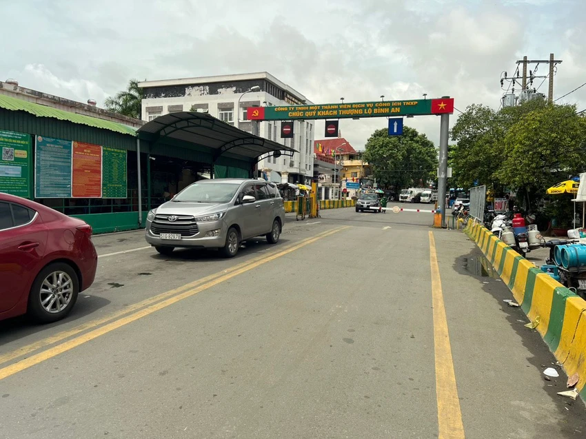 Phà Bình Khánh cũng vắng khách. Phà Bình Khánh cũng vắng khách.
