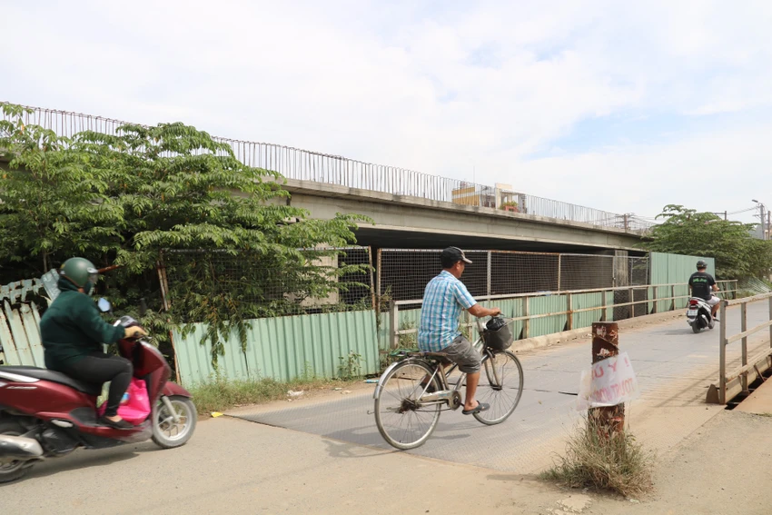 Dự kiến tháng 12-2023, cầu Bà Hom sẽ tái khởi công.
