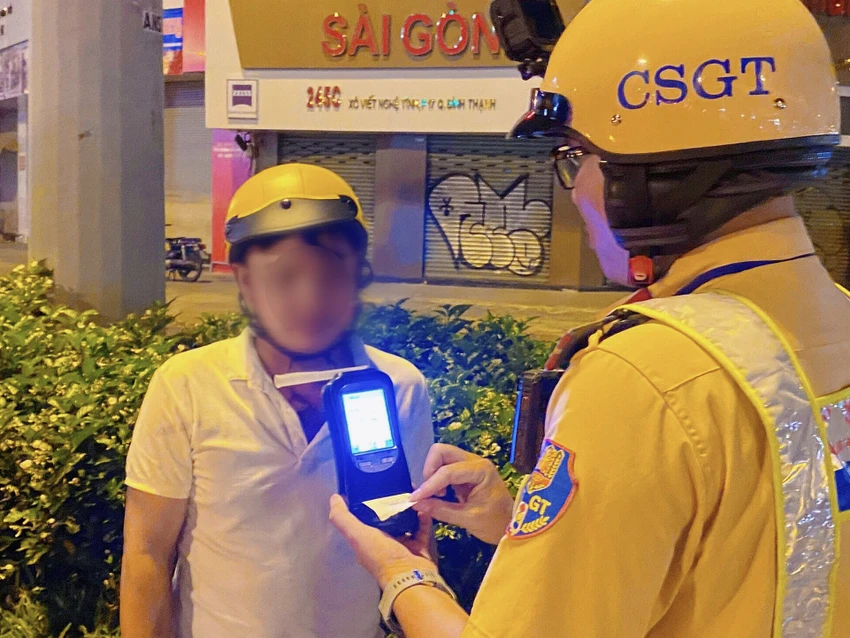 TP.HCM tăng cường xử lý vi phạm nồng độ cồn, chạy quá tốc độ, đi không đúng phần đường...