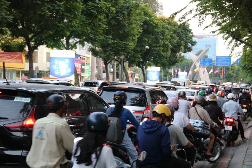 cua-ngo-tan-son-nhat-36.jpg