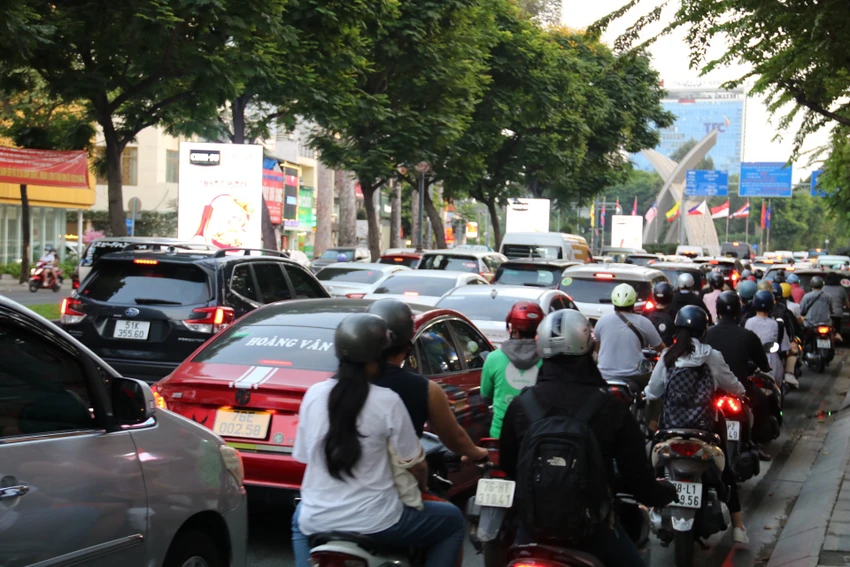 cua-ngo-tan-son-nhat-40.jpg