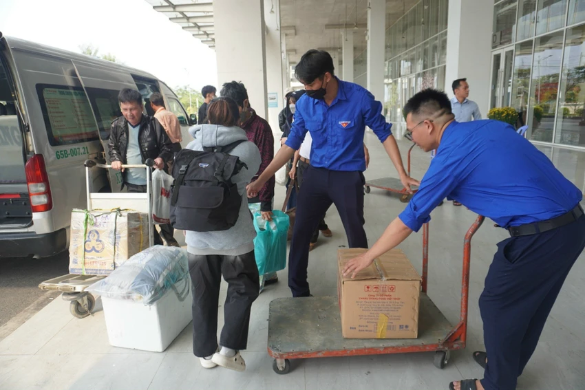 về quê ăn Tết