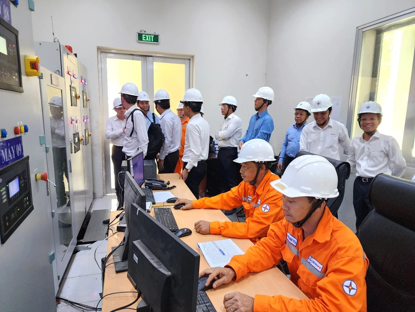 EVNSPC cắt băng khánh thành công trình “Bổ sung nguồn điện diesel Côn Đảo năm 2023”