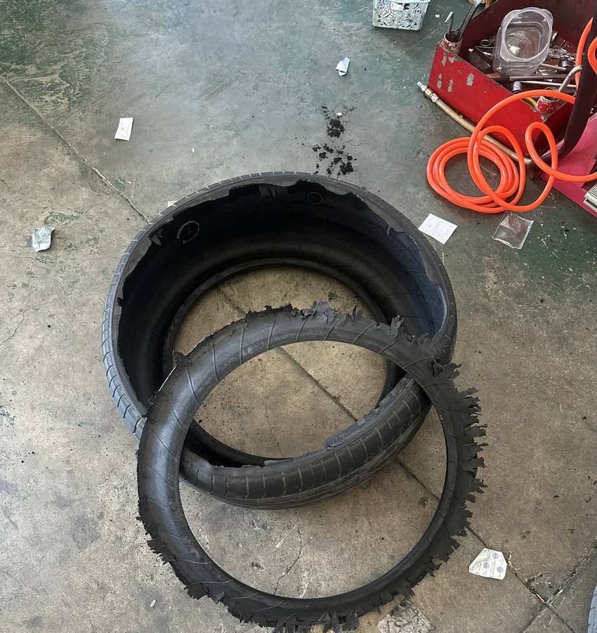 nổ lốp xe trên cao tốc