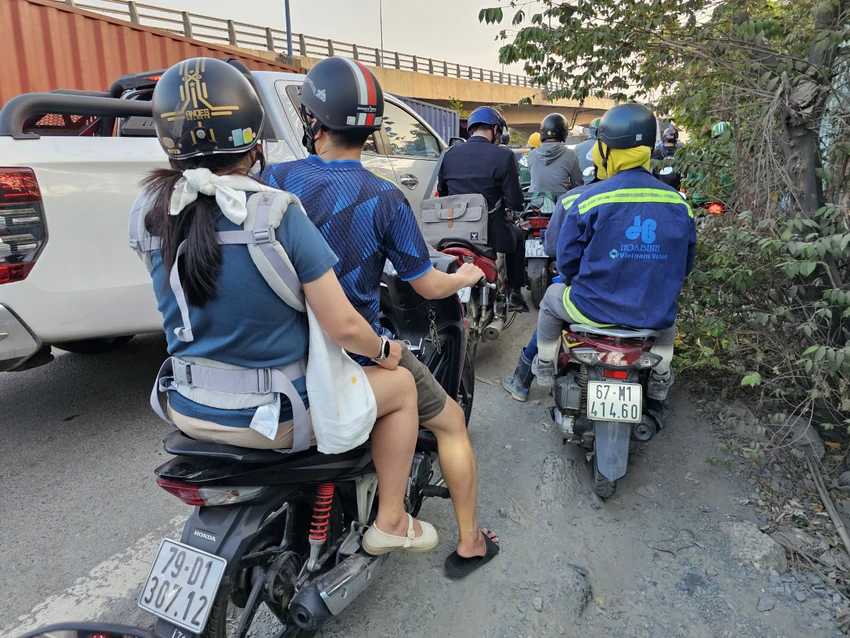 đường Võ Chí Công xuống cấp