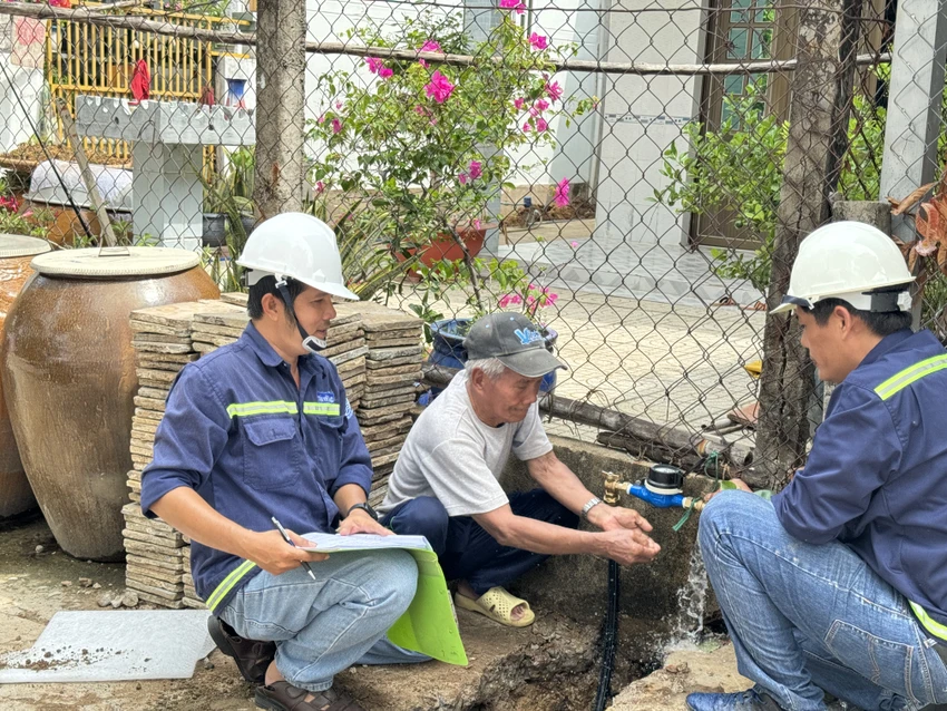 Mang nước sạch tới từng hộ dân ở huyện Cần Giờ