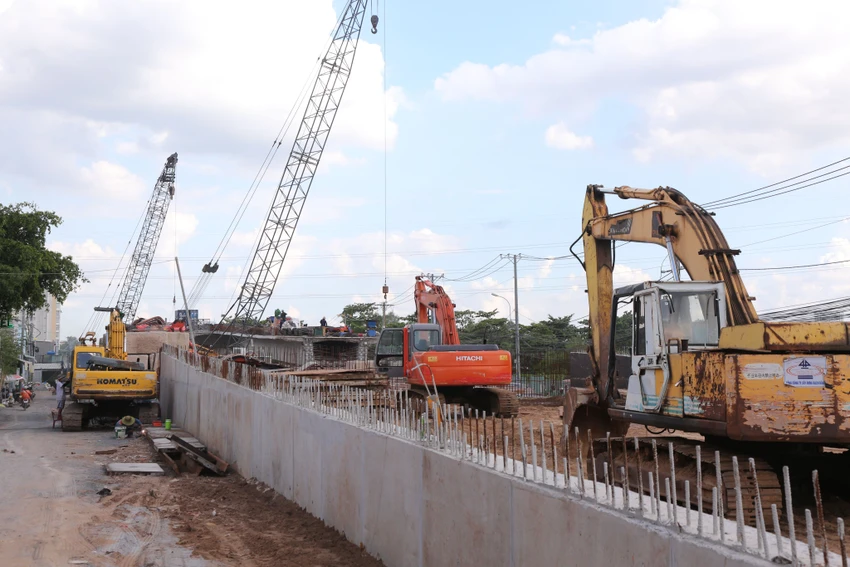 thông xe cầu Nam Lý vào tháng 9