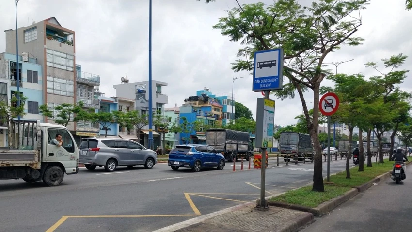 Một đoạn đường Võ Văn Kiệt sẽ được sửa chữa, cải tạo dải phân cách giữa hai làn xe máy