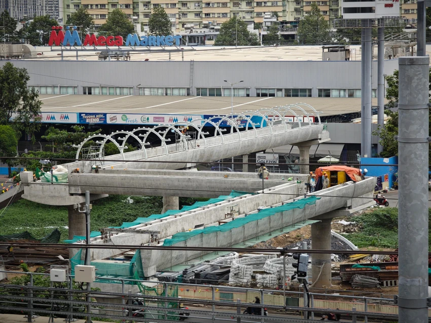 Nhiều bãi đậu xe xung quanh metro số 1 dần hình thành