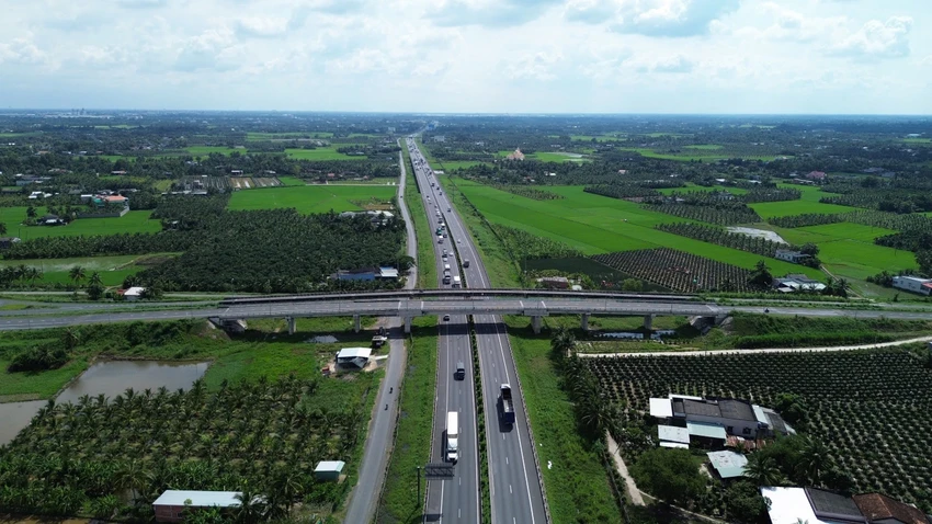 Toàn cảnh cao tốc TP.HCM - Trung Lương - Mỹ Thuận.