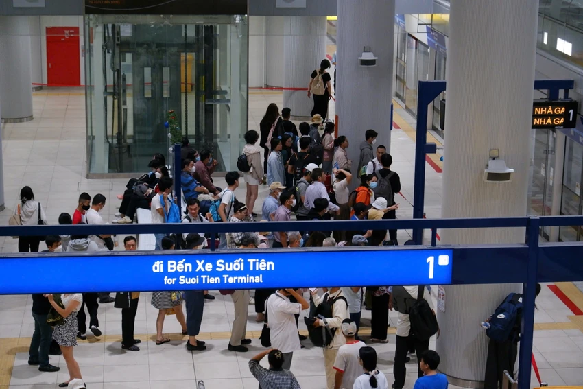 Hơn 275.000 người trải nghiệm metro số 1 vào Tết Dương lịch 2025.