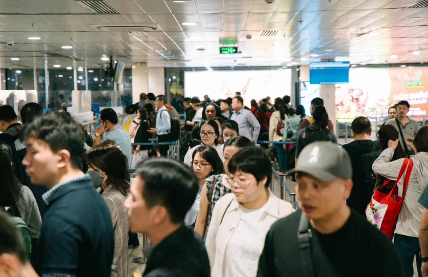 Cảng HKQT Tân Sơn Nhất phối hợp chặt chẽ với các đơn vị xây dựng kế hoạch, phương án phục vụ hành khách, bảo đảm an ninh trật tự, an toàn khai thác trong dịp nghỉ Tết Nguyên Đán Ất Tỵ