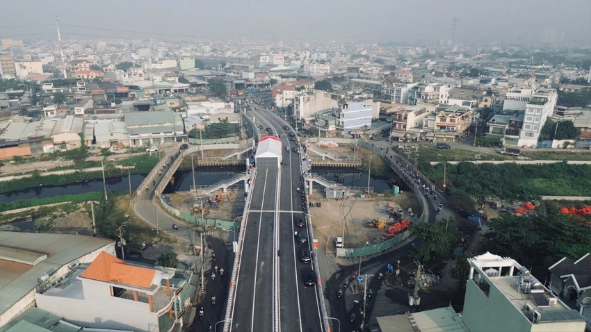 Cầu Tân Kỳ Tân Quý thông xe giúp giao thông cửa ngõ phía Tây TP rộng mở.