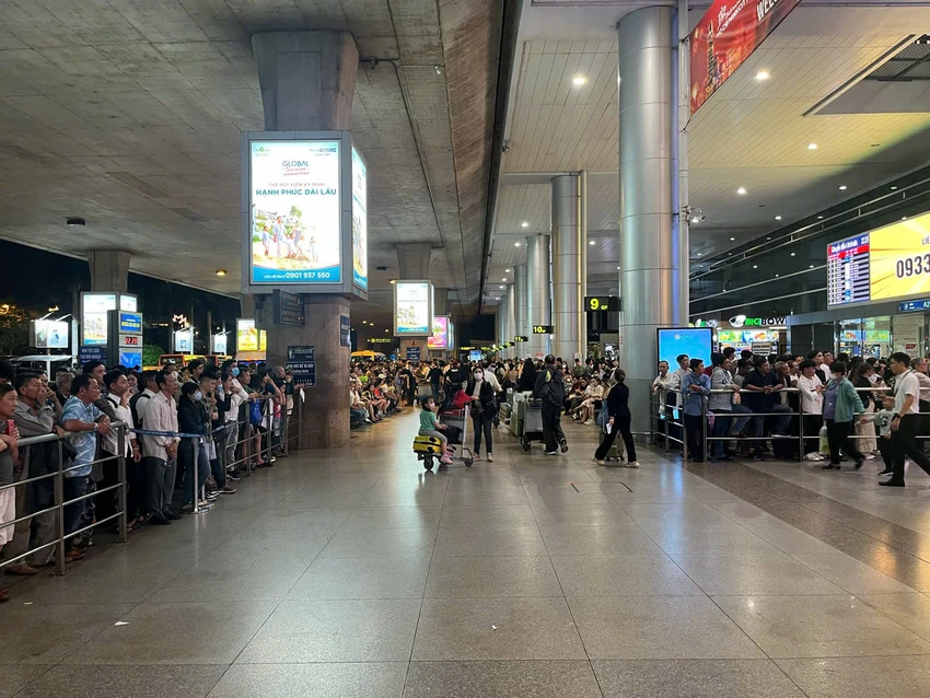 10-tan-son-nhat-5.jpg