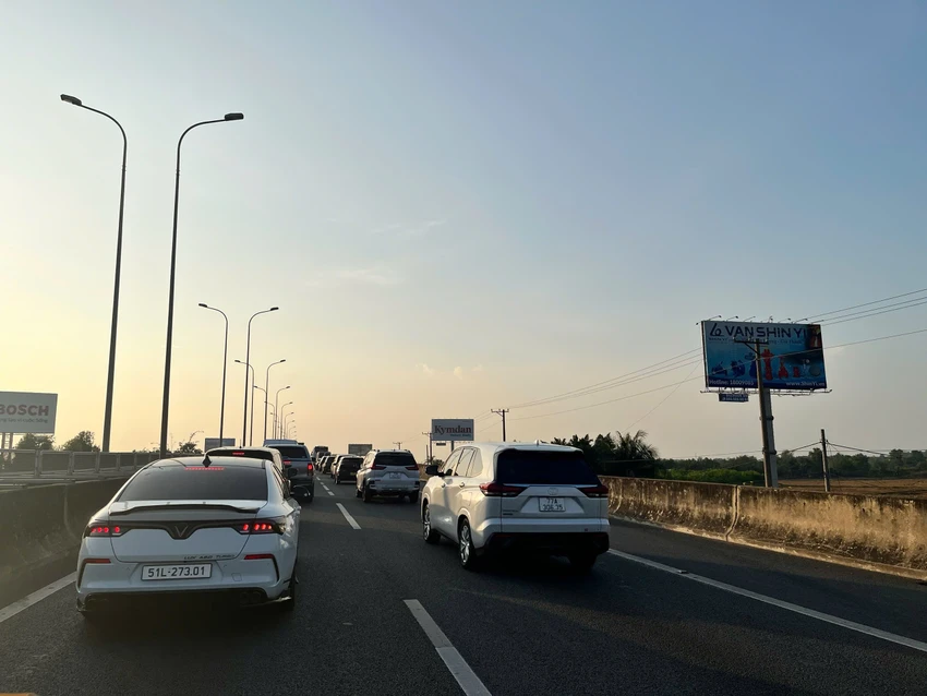Cao tốc TP.HCM - Long Thành - Dầu Giây đang di chuyển rất chậm