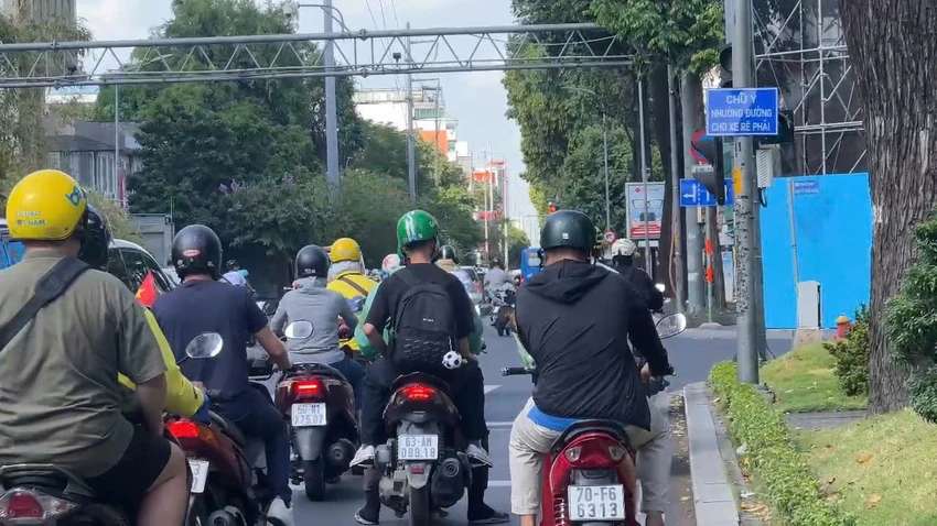xe-re-phai.jpg