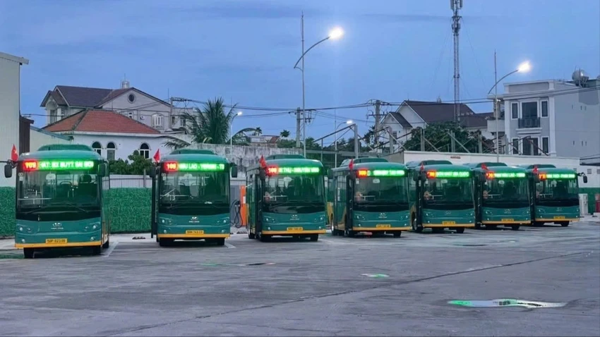 Người dân tới Nhà ga T3, sân bay Tân Sơn Nhất có thể đi tuyến xe buýt điện này
