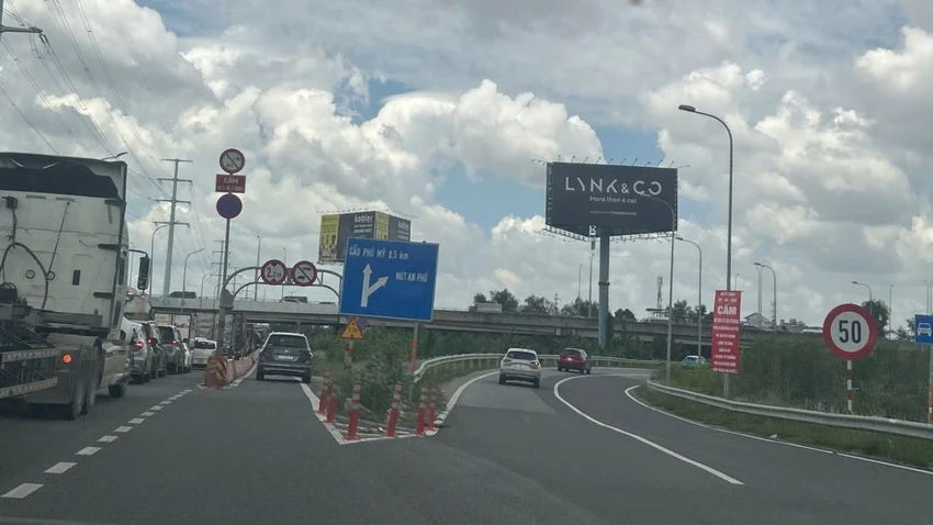 Hôm nay cấm xe máy lên đường dẫn cao tốc TP.HCM - Long Thành - Dầu Giây