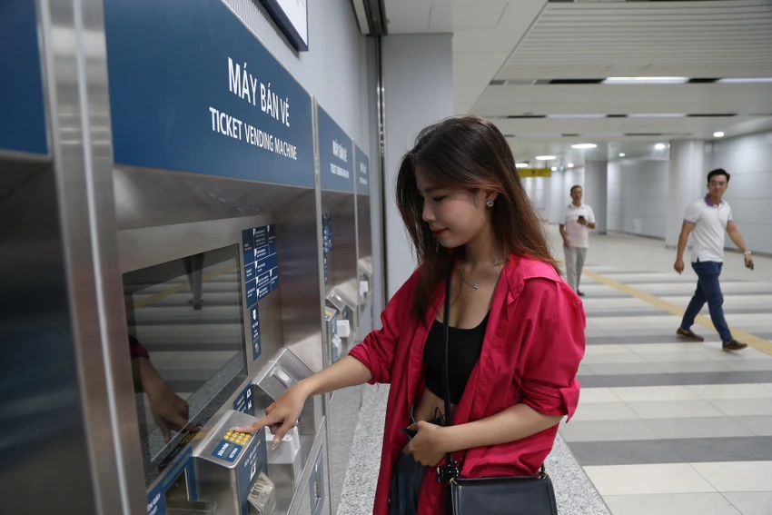 Từ 1-7, tuyến metro số 1 chính thức sử dụng máy bán vé tự động