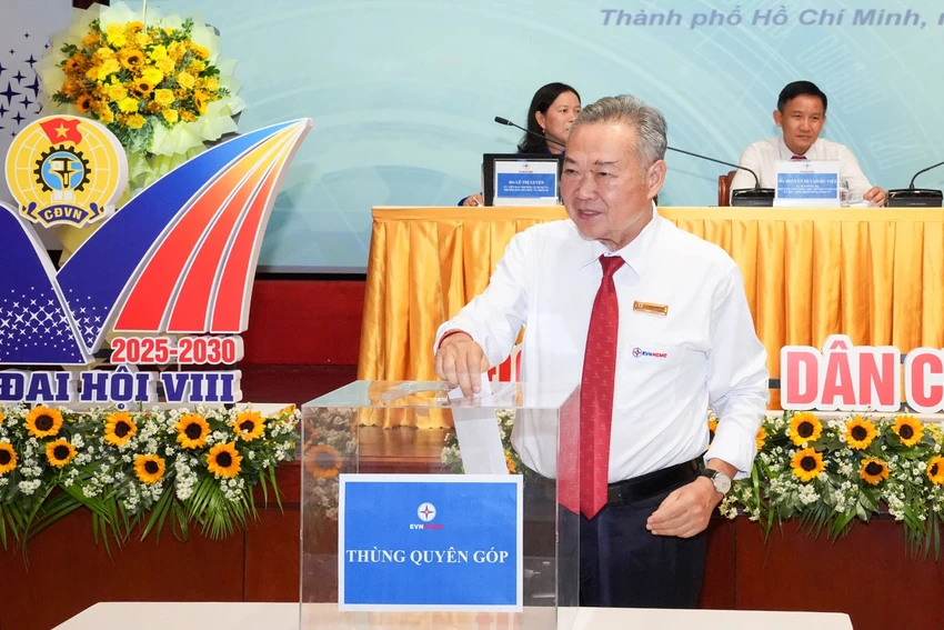Điện lực TP.HCM ủng hộ đồng bào miền Trung – Tây Nguyên đang chịu thiệt hại do mưa lũ
