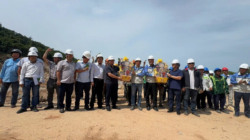 thi-cong-xuyen-le-02-spc.jpg