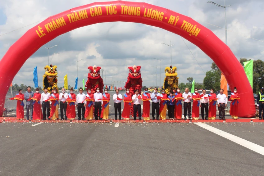 Lễ thông xe cao tốc Trung Lương-Mỹ Thuận. Ảnh: ĐÔNG HÀ Lễ thông xe cao tốc Trung Lương-Mỹ Thuận. Ảnh: ĐÔNG HÀ