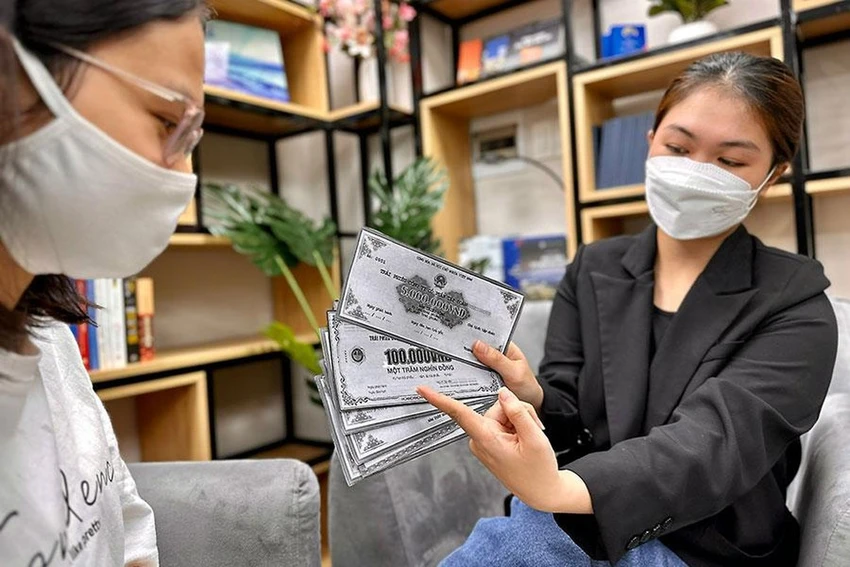 Việc mở cánh cửa phát hành trái phiếu được xem là trợ thủ đắc lực cho các doanh nghiệp Việt Nam đang khát vốn. Ảnh: TL