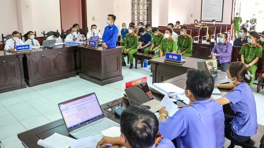 Phiên tòa xét xử một vụ án hình sự ở Hậu Giang. Ảnh: CHÂU ANH