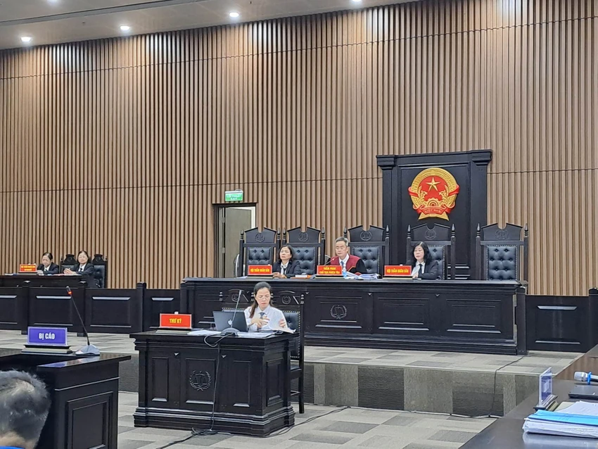 Hình ảnh tại phiên tòa sáng 10-5. Ảnh: BT Hình ảnh tại phiên tòa sáng 10-5. Ảnh: BT
