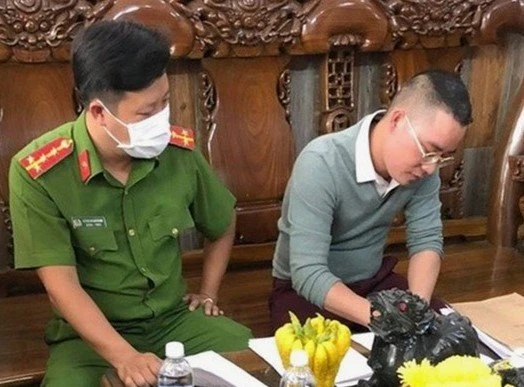 cuu-tong-giam-doc-cong-ty-dcb.jpg