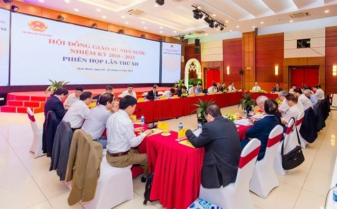 người đạt chuẩn giáo sư ngành luật
