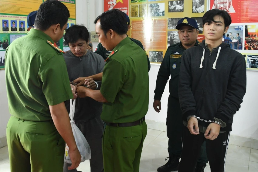 2 đối tượng bị truy nã về tội giết người